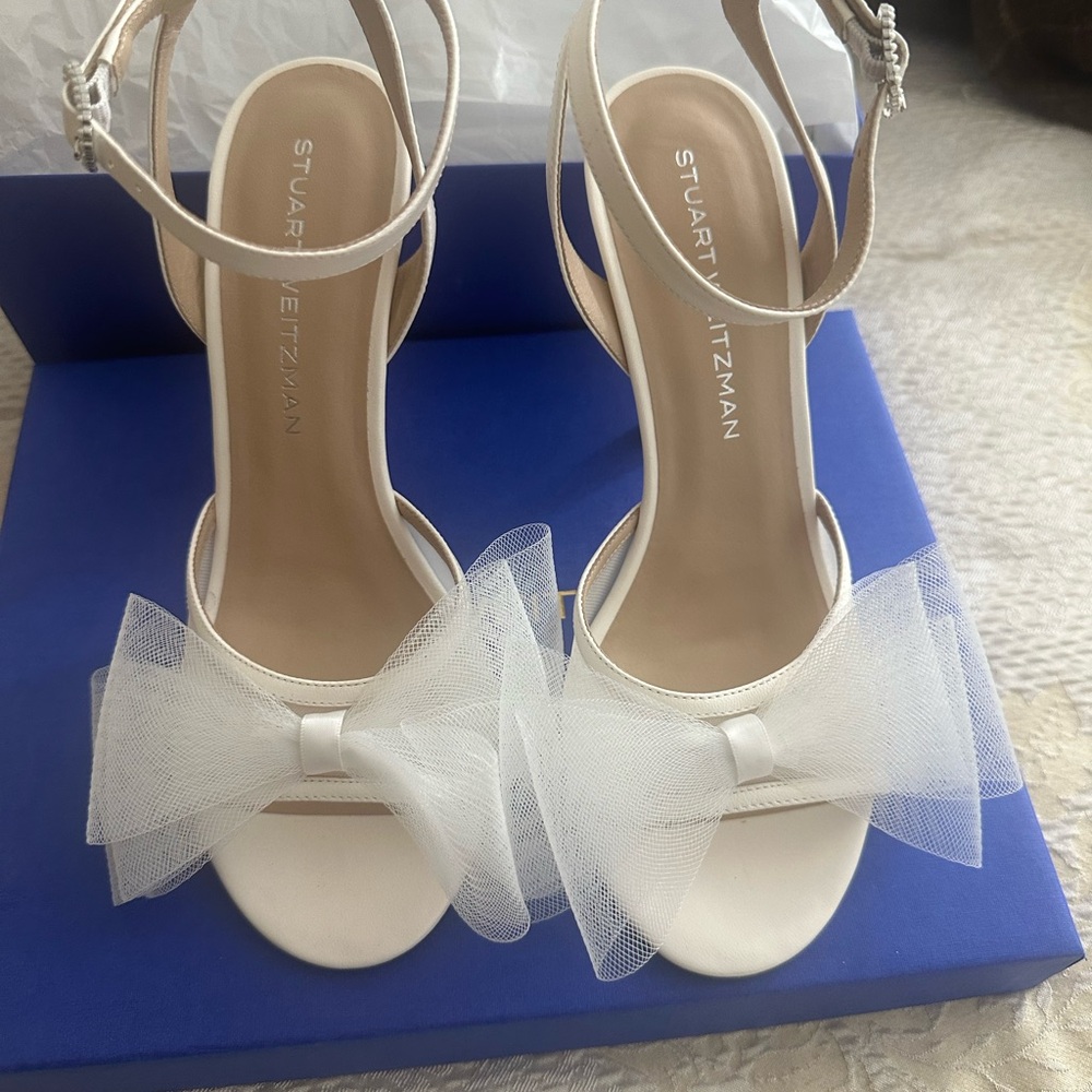 Stuart Weitzman brand new White Heels with Tulle  bow Accent brand new flawless